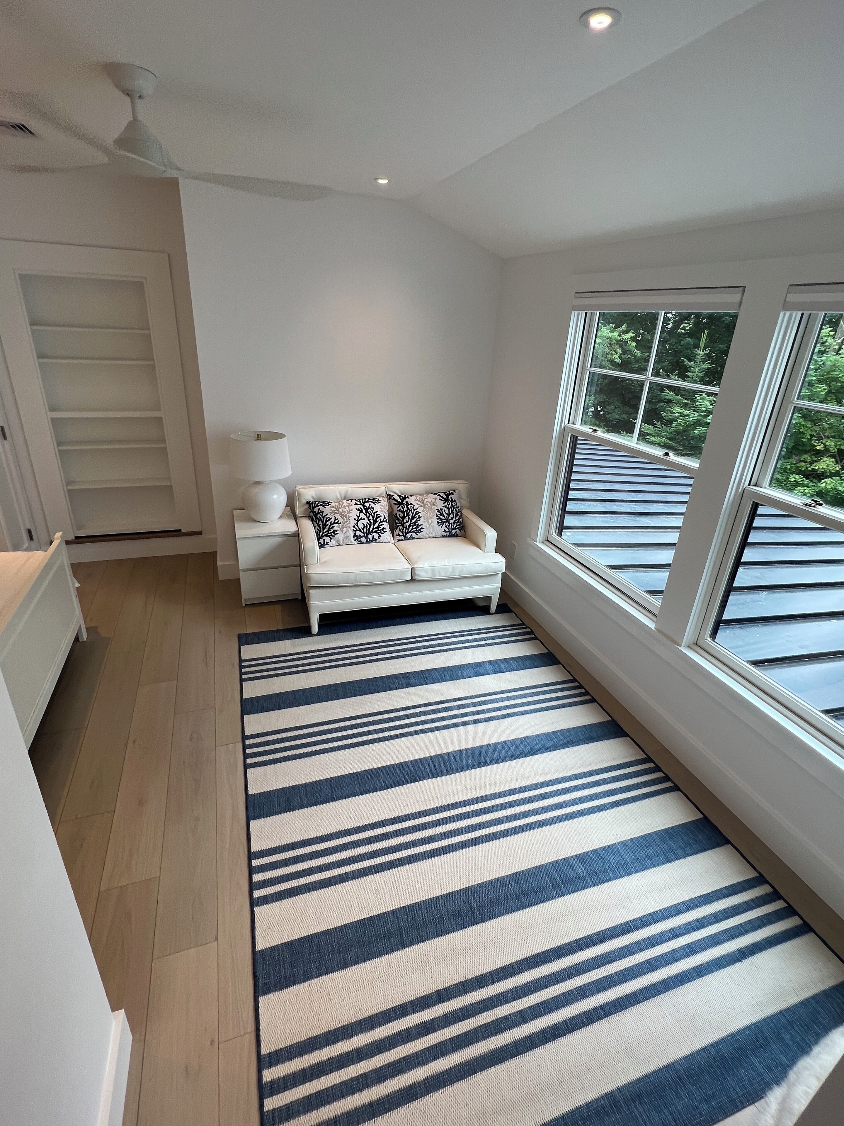  NEW 3 bedroom 3.5 bathroom luxury villa tennis court, Sea Views old Watch Hill 