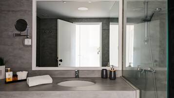 Hårtørrer, håndklæder, Sæbe, Toiletpapir