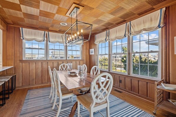 House, 5 Bedrooms | Dining