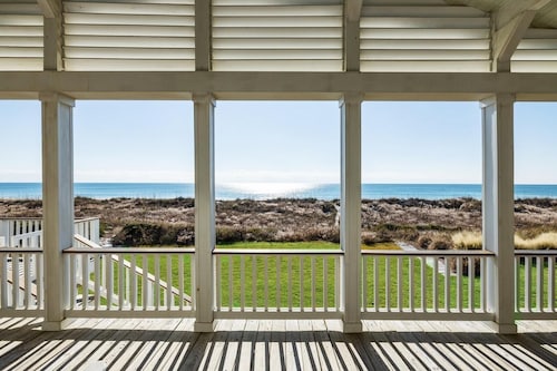 Blount Cottage 5 Bedroom Home by RedAwning