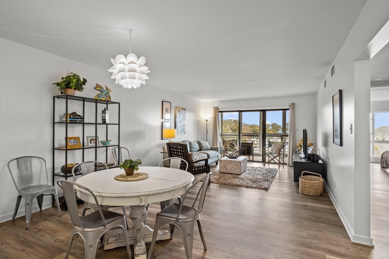 Endless Summer 2 Bedroom Condo by Redawning