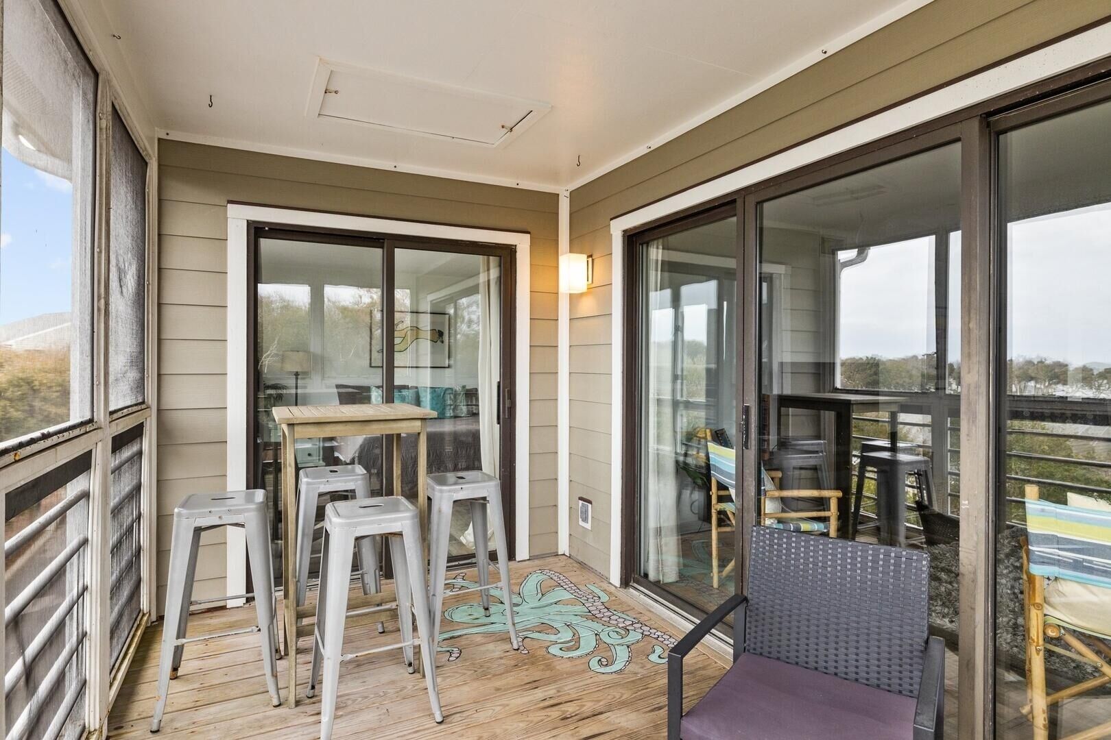 Endless Summer 2 Bedroom Condo by Redawning