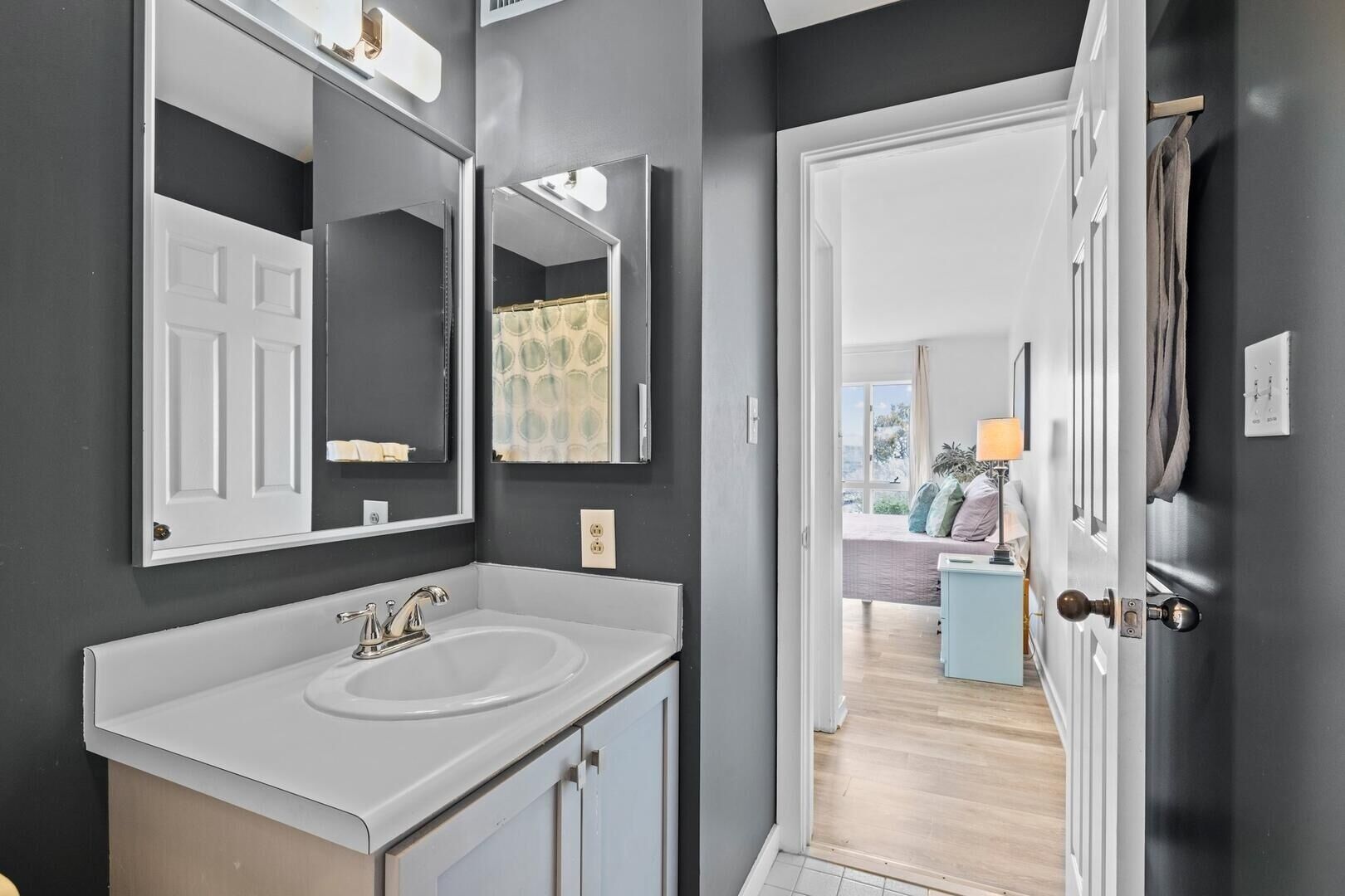 Endless Summer 2 Bedroom Condo by Redawning