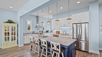 House, 4 Bedrooms | Private kitchen | Fridge, oven, coffee/tea maker, toaster