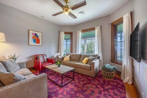 独立别墅, 1 间卧室 | 起居区 | 电视