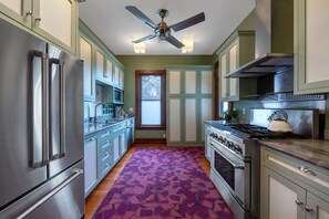 House, 1 Bedroom | Private kitchen | Fridge, oven, dishwasher, coffee/tea maker