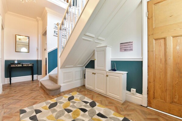 客房 | 起居区 | 56-英寸智能电视（配备数码频道）、电视、壁炉