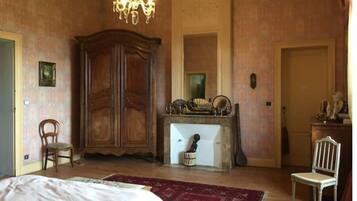 6 chambres, fer et planche à repasser, lit parapluie, Wi-Fi gratuit