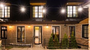 المنشأة من الخارج