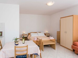 Apartment | Dining