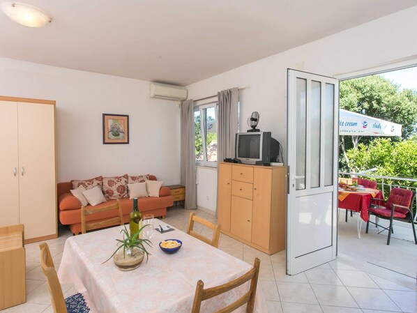 Apartment | Dining