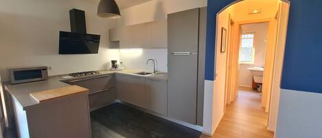 Fridge, microwave, dishwasher, coffee/tea maker