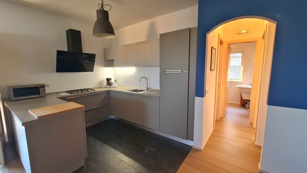 Kühlschrank, Mikrowelle, Geschirrspüler