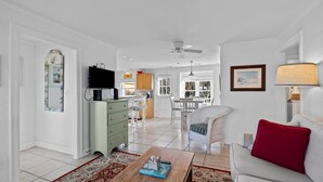 Living area - Salt Life 3 Bedroom Home by RedAwning (Atlantic Beach)