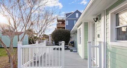 Salt Life 3 Bedroom Home by RedAwning