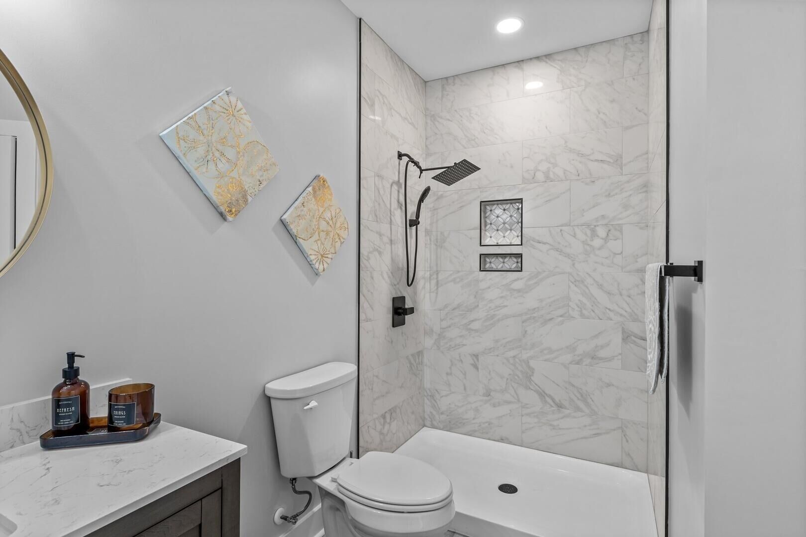 The Shackleford 2 Bedroom Condo by Redawning