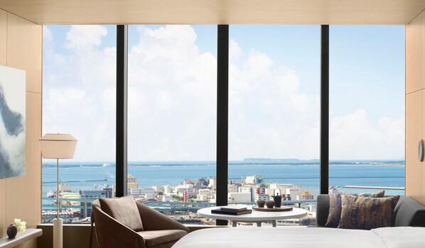 Hypo-allergenic bedding, minibar, in-room safe, laptop workspace - The Ritz-Carlton, Fukuoka (Fukuoka)