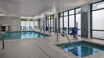 Indendørs pool