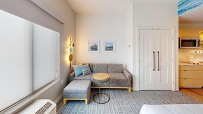 Premium bedding, desk, blackout drapes, iron/ironing board - TownePlace Suites by Marriott Coeur d'Alene (Coeur d'Alene)