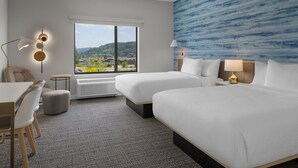 Peralatan tempat tidur premium, meja, langsir/tirai gelap terus 