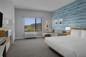 Premium bedding, desk, blackout drapes, iron/ironing board - TownePlace Suites by Marriott Coeur d'Alene (Coeur d'Alene)