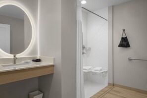 Hair dryer, towels, soap, shampoo - TownePlace Suites by Marriott Coeur d'Alene (Coeur d'Alene)