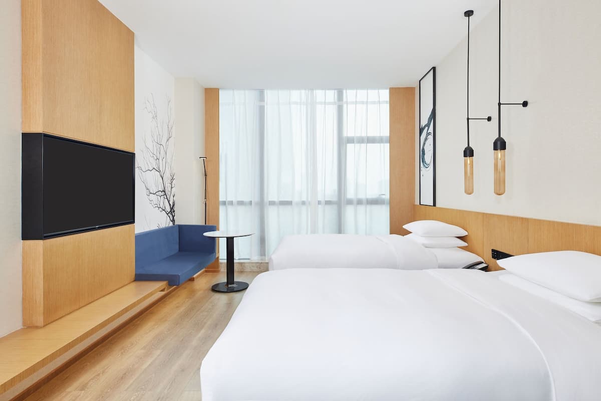 1 habitación, edredón y caja de seguridad en la habitación