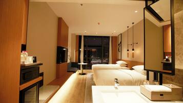 1 間睡房、羽絨被、房內夾萬、獨特設計