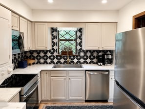 Coffee/tea maker, fridge, microwave, oven
