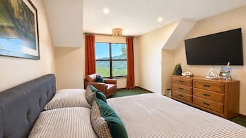 2 bedrooms, iron/ironing board, travel crib, WiFi (free)