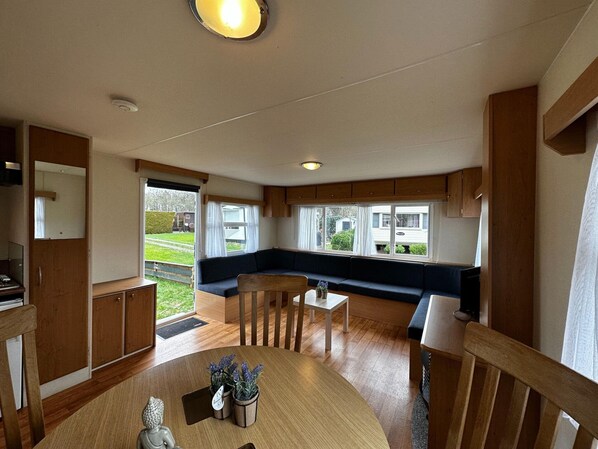 House | Dining - Quiet Stay in Nature With Garden Near Zwolle (Heino)