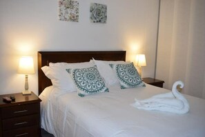 3 bedrooms, desk, travel cot, free WiFi
