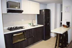 Fridge, microwave, oven, coffee/tea maker