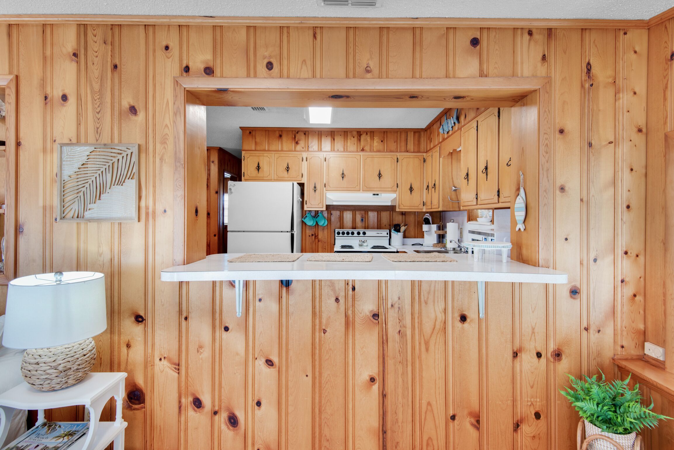 Family Friendly NBH~Walk to Beach~Sunnyside Area~Less Crowded~Retro Bungalow