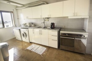 Fridge, microwave, oven, stovetop - Guest H4U - Póvoa Seaside (Póvoa de Varzim)