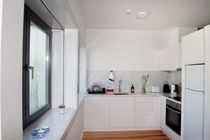 Réfrigérateur, micro-ondes, four, cafetière/bouilloire