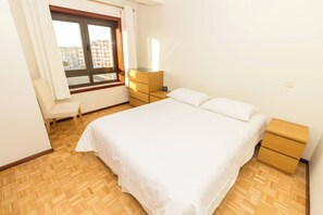 2 chambres, fer et planche à repasser, accès au Wi-Fi (inclus)