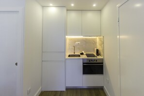 Fridge, microwave, oven, coffee/tea maker