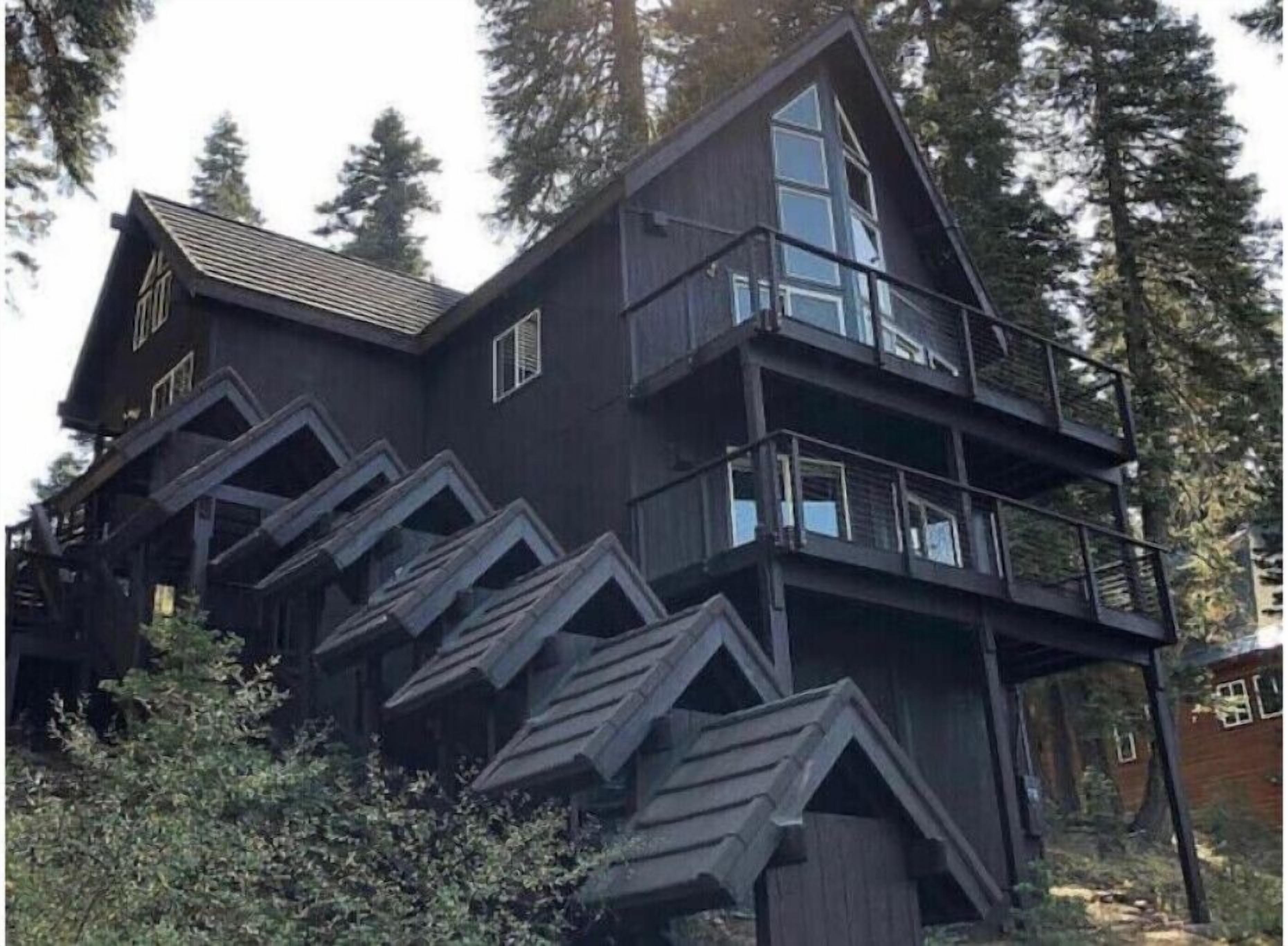 Large Tahoe Donner Cabin near Hiking, Biking, & Skiing- Pup Friendly