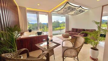 Grand-Zimmer, 1 Schlafzimmer, Whirlpool, Seeblick | Eigener Whirlpool