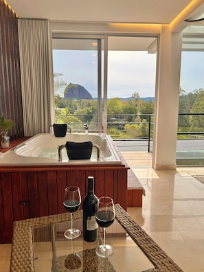 Grand Suite with Jacuzzi | Private spa tub