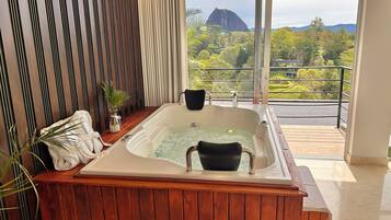 Grand Suite with Jacuzzi | Private spa tub