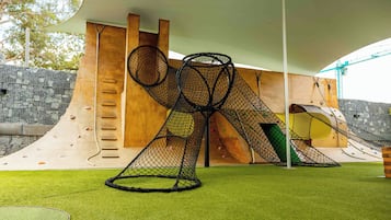 Área de juegos infantiles al aire libre