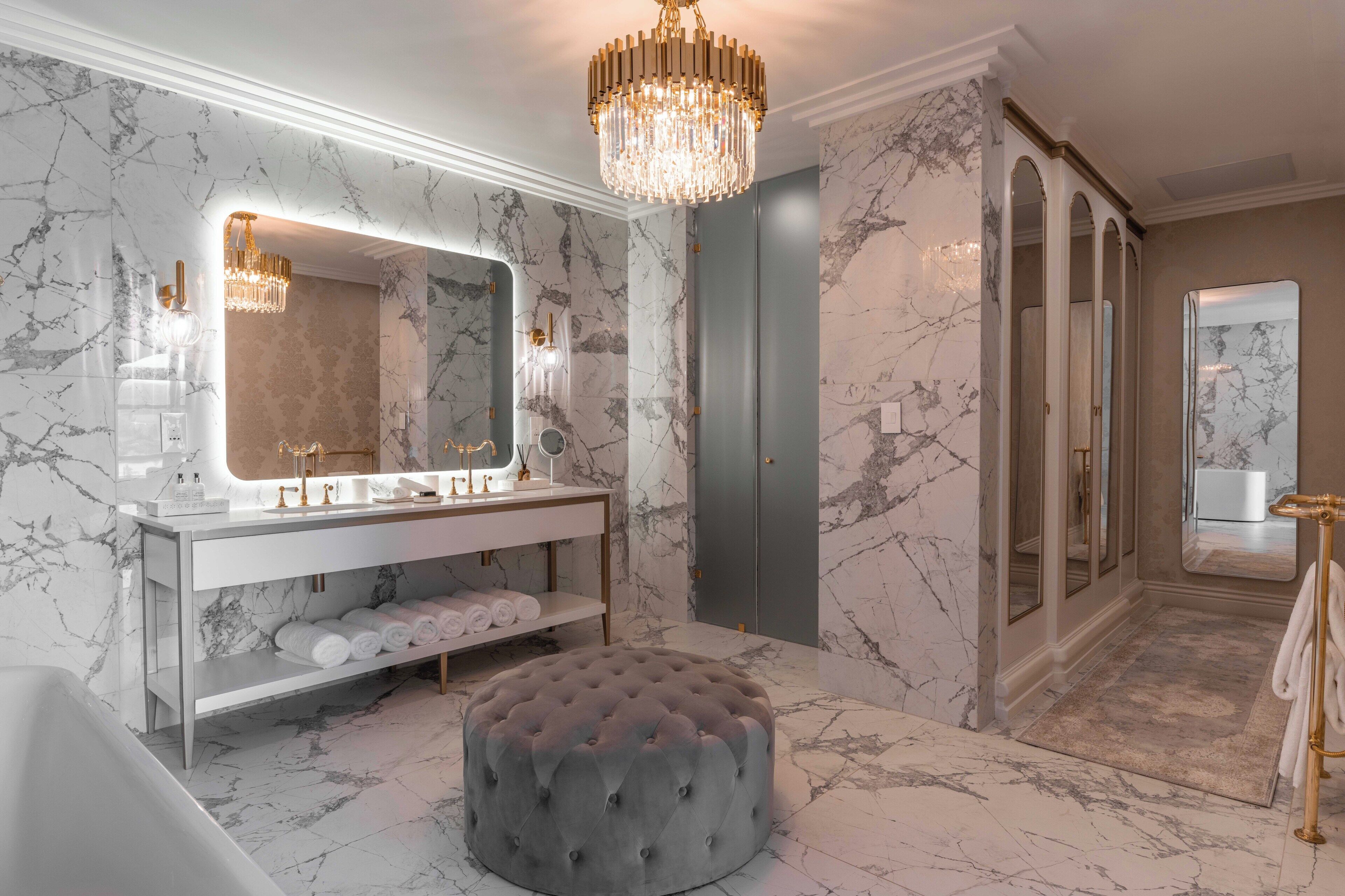 Presidential Studio Suite | Bathroom | Free toiletries, hair dryer, bathrobes, slippers