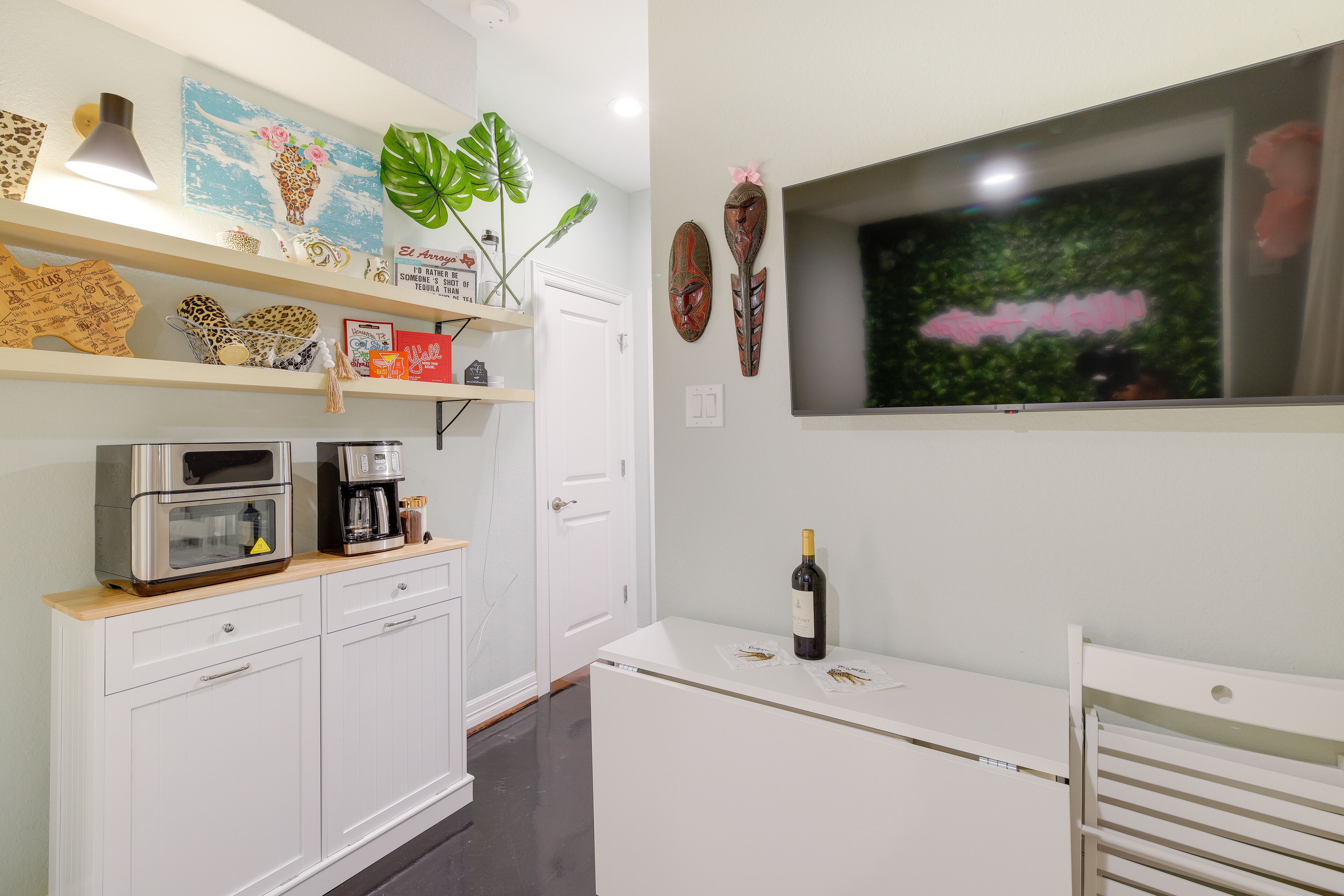 Houston Vacation Rental ~ 1 Mi to Downtown!