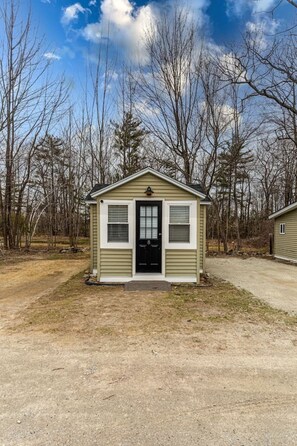 Exterior detail - Cozy Cabin in a Rural setting #8 (Temple)