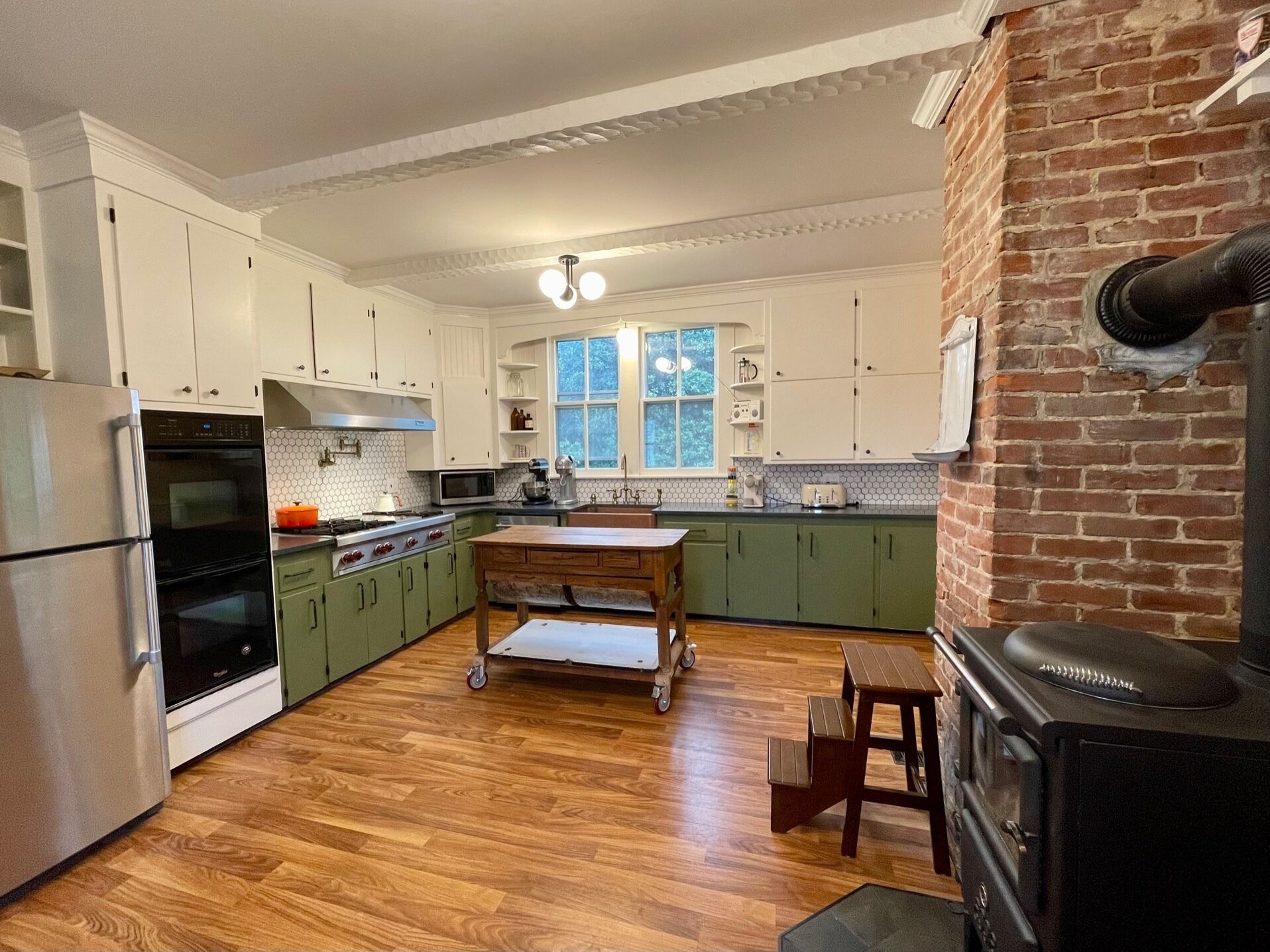 Downings Farmhouse - a Historic 6 Bedroom Home on 3 Acres of Yard and Forest