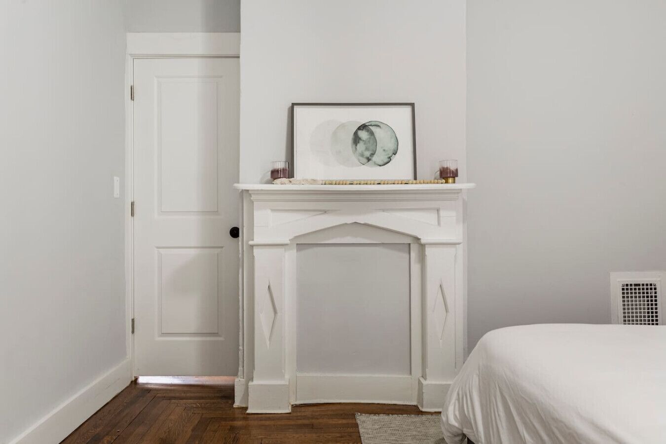 Bureau, fer et planche à repasser, accès au Wi-Fi (inclus)