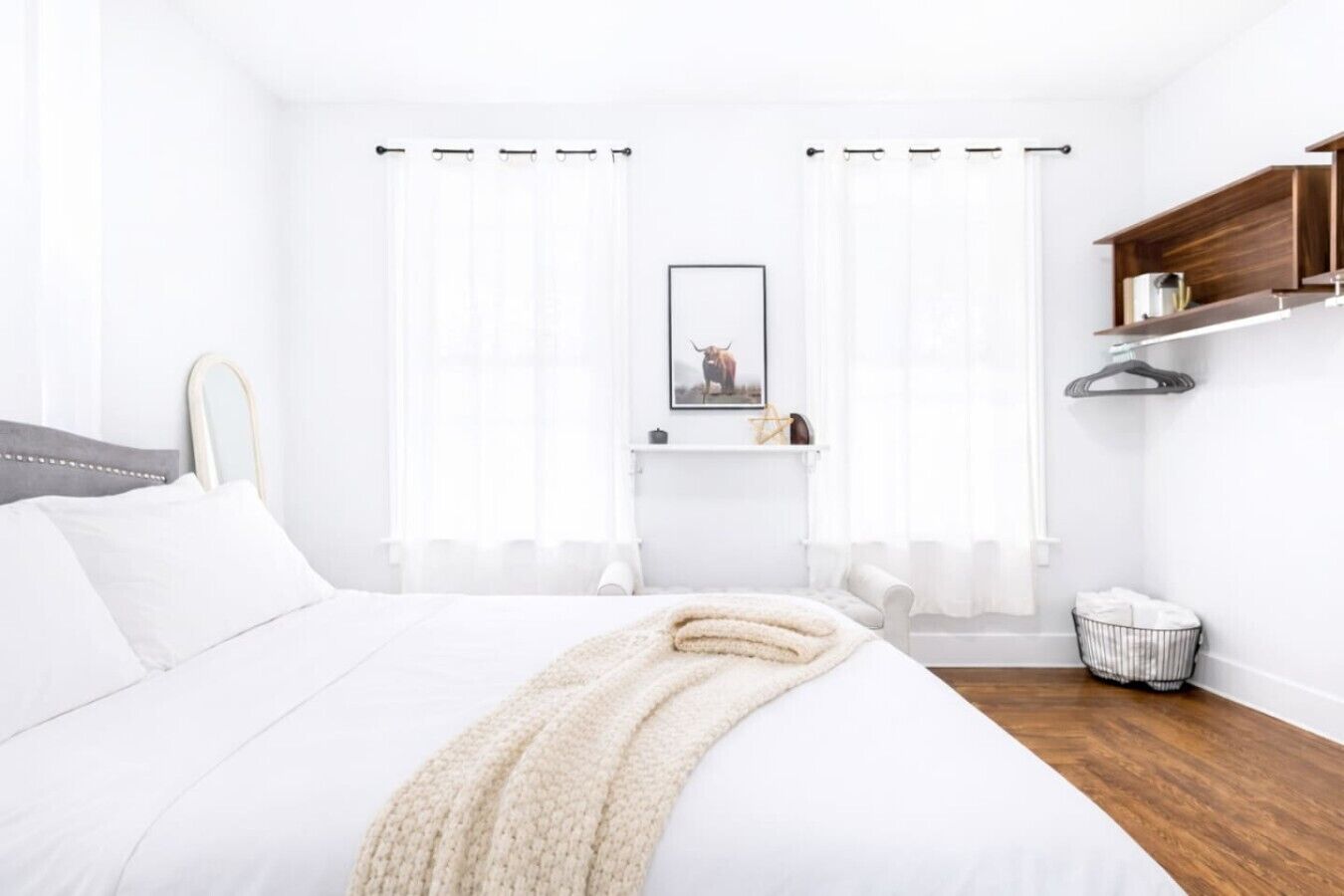 1 chambre, bureau, fer et planche à repasser, accès au Wi-Fi (inclus)