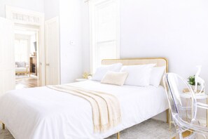 1 bedroom, desk, iron/ironing board, free WiFi - The Matisse: Walk to Yale & Wooster SQ + Parking! (New Haven)